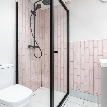 2 Bedroom, 2 Bathroom Apartment, Close To Mcr Centre Manchester