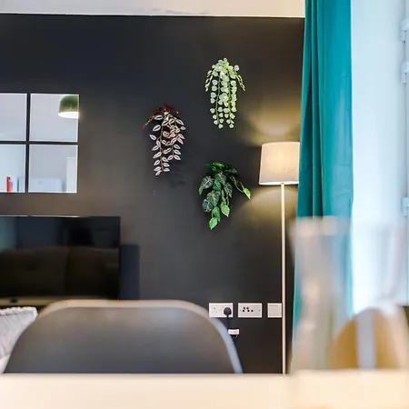 Апартаменты Free Parking, Cosy 2bed In Salford Quays, Balcony, Sleeps 6 Манчестер