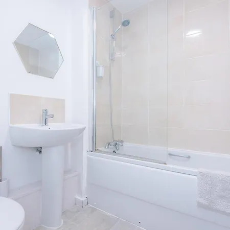 Free Parking, Cosy 2bed In Salford Quays, Balcony, Sleeps 6 Апартаменты Манчестер