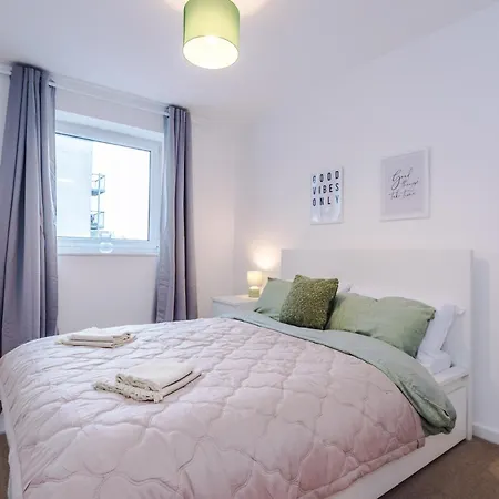 Apartment Free Parking, Cosy 2bed In Salford Quays, Balcony, Sleeps 6