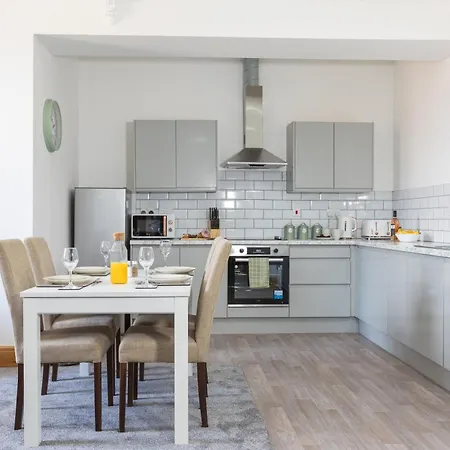 Retreat, Free Parking & Sleeps 5 Apartment *