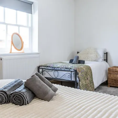 Retreat, Free Parking & Sleeps 5 Apartment *