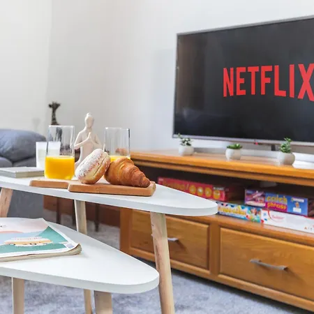 Apartment Retreat, Free Parking & Sleeps 5