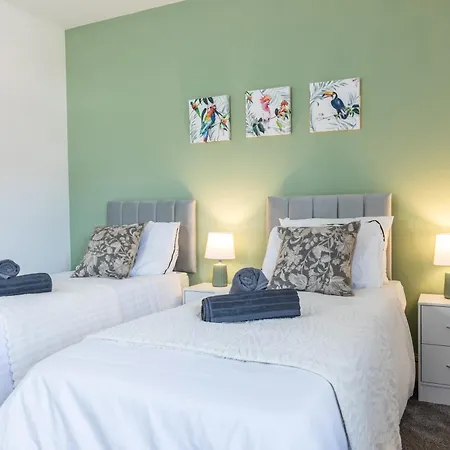Apartment Retreat, Free Parking & Sleeps 5 Manchester
