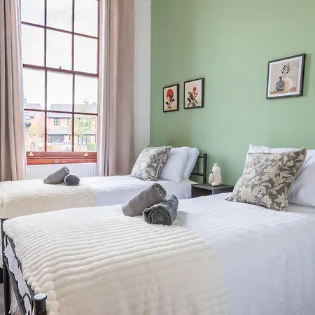 Retreat, Free Parking & Sleeps 5 * Manchester