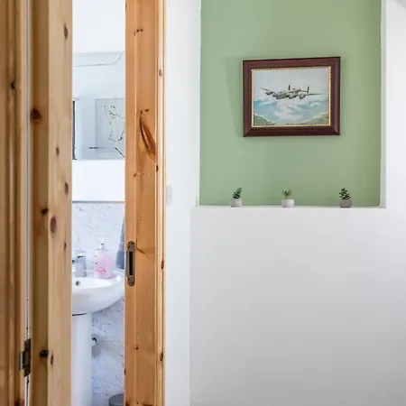 Retreat, Free Parking & Sleeps 5 Apartment Manchester