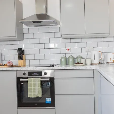 Apartment Retreat, Free Parking & Sleeps 5 Manchester