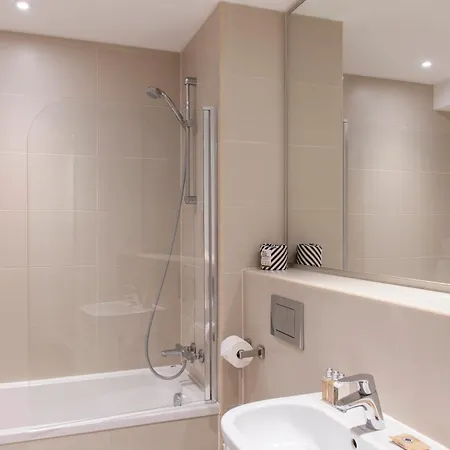 Cove Minshull Street 4*