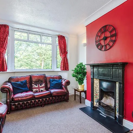 Сasa de vacaciones 3 Bedroom In Prestwich 15 Mins From Centre Garden Free Parking Superfast Wifi Netflix