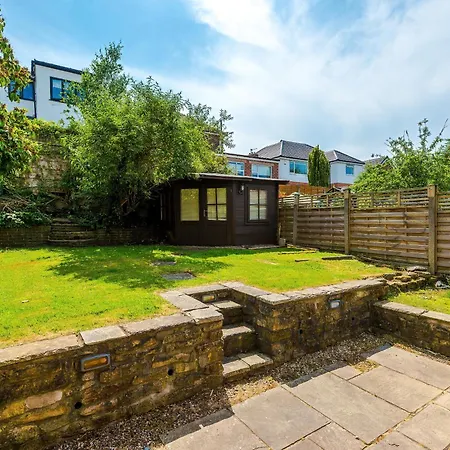 3 Bedroom In Prestwich 15 Mins From Centre Garden Free Parking Superfast Wifi Netflix * Mánchester