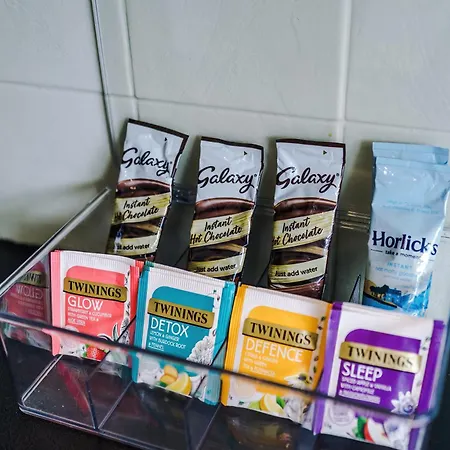 3 Bedroom In Prestwich 15 Mins From Centre Garden Free Parking Superfast Wifi Netflix