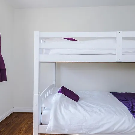 3 Bedroom In Prestwich 15 Mins From Centre Garden Free Parking Superfast Wifi Netflix Сasa de vacaciones Mánchester