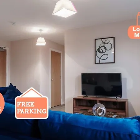 Apartment With Free Parking By Superhost