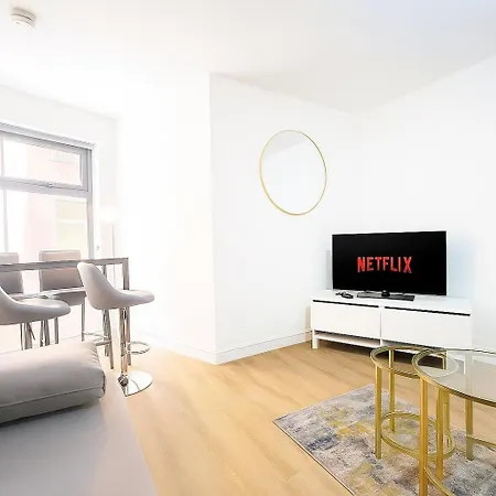Stylish Stay! Park And Walk Anywhere Apartment