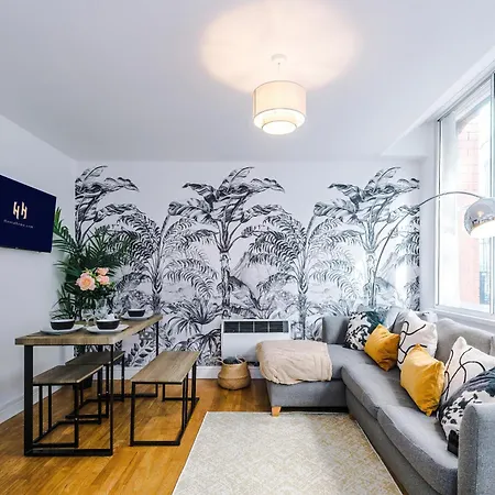 Centre 2 Bedroom Sleeps 5 Apartment Manchester