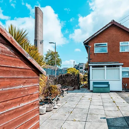 3-bed Retreat - Sleeps 8 Garden & Parking