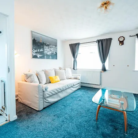 3-bed Retreat - Sleeps 8 Garden & Parking Hébergement de vacances Manchester