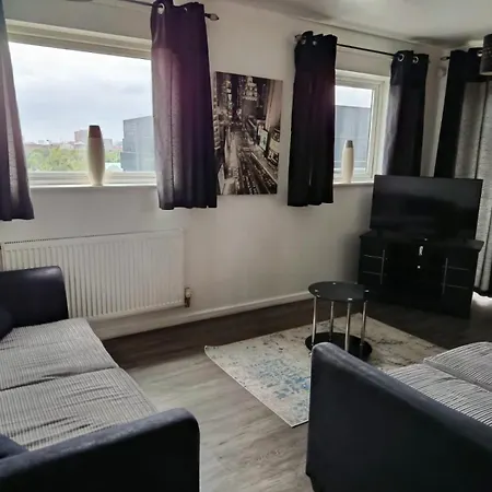 Stylish Spacious 2 Bed Balcony Nr Stadium Manchester