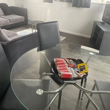 Stylish Spacious 2 Bed Balcony Nr Stadium Манчестер