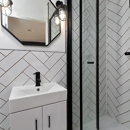 Free Parking The Quays- Sleeps 8 By Genesis Living