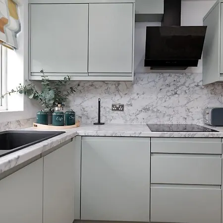 Free Parking The Quays- Sleeps 8 By Genesis Living Holiday home