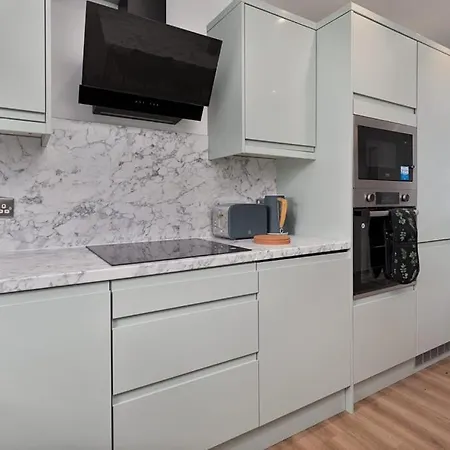 Free Parking The Quays- Sleeps 8 By Genesis Living Holiday home *