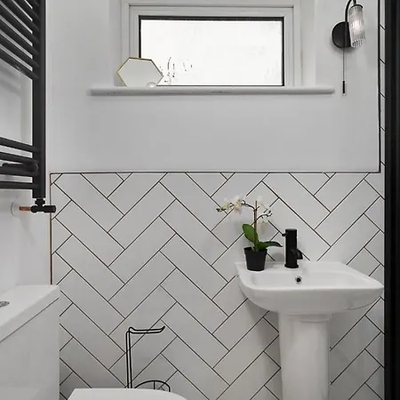 Free Parking The Quays- Sleeps 8 By Genesis Living بيت للعطل مانشستر