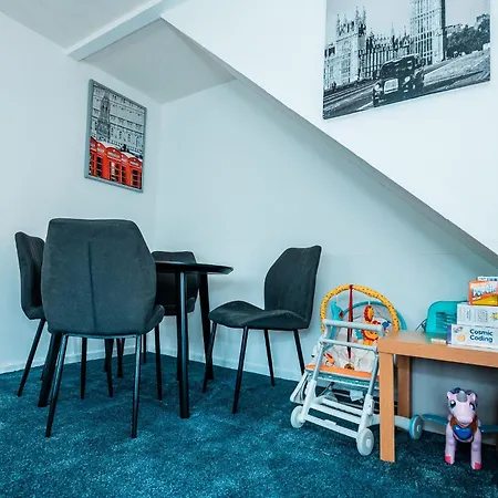 Family & Group In - Free Parking * Manchester