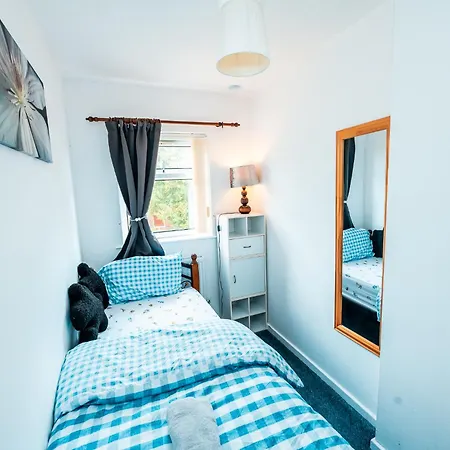 Family & Group In - Free Parking Holiday home *