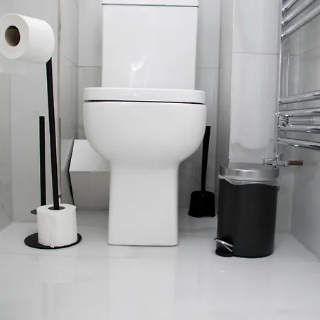 Sleeps 14 The Old Trafford Family Zen By Genesis Living مانشستر