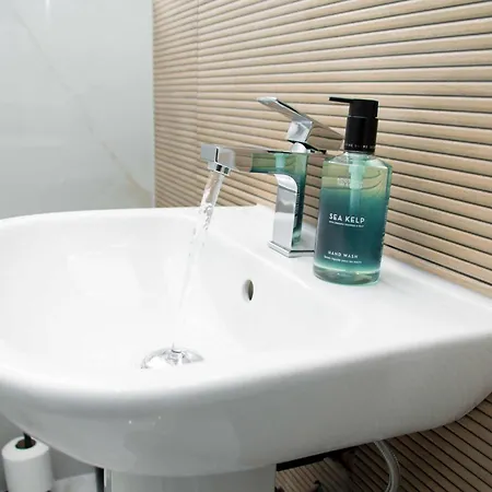Sleeps 14 The Old Trafford Family Zen By Genesis Living Manchester
