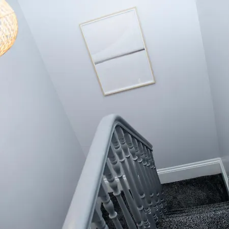 Holiday home Sleeps 14 The Old Trafford Family Zen By Genesis Living Manchester