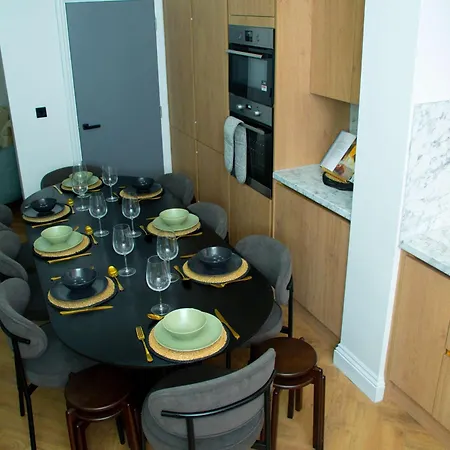Дом отдыха Sleeps 14 The Old Trafford Family Zen By Genesis Living Манчестер