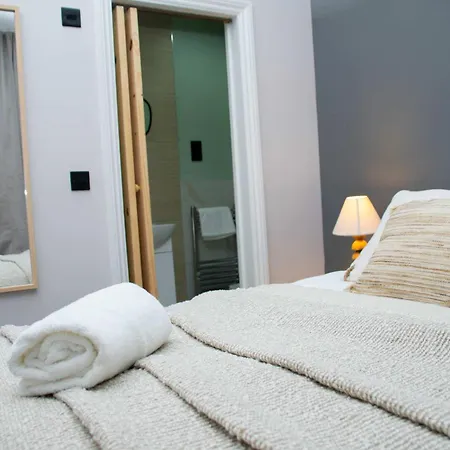 Sleeps 14 The Old Trafford Family Zen By Genesis Living * Manchester