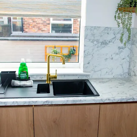 Sleeps 14 The Old Trafford Family Zen By Genesis Living *