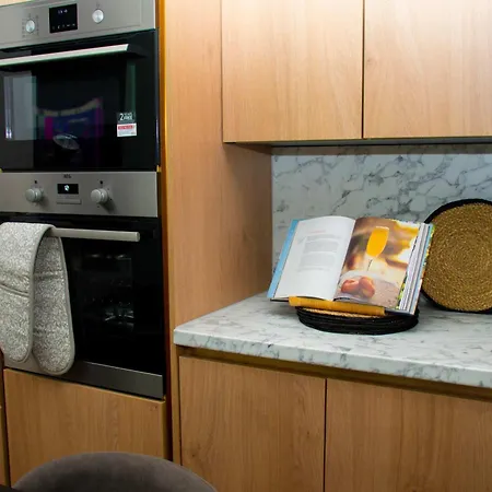 Sleeps 14 The Old Trafford Family Zen By Genesis Living Tatil Evi Manchester