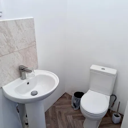 Hostel O5 *