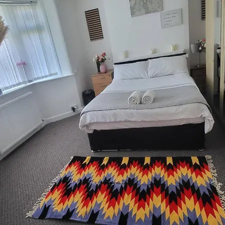 Guest house Room In House - Lovely Double Bedroom Near Manchester Airport *