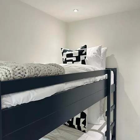 Dom wakacyjny Canal Mews - 1 Min From Trafford Centre And 2 Min M60! *