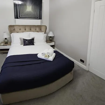 2-bed House Sleeps 4 20 Min To Centre Дом отдыха Манчестер