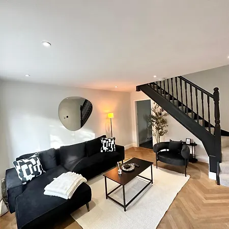 Dom wakacyjny Canal Mews - 1 Min From Trafford Centre And 2 Min M60!
