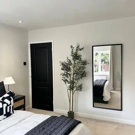 Dom wakacyjny Canal Mews - 1 Min From Trafford Centre And 2 Min M60! *