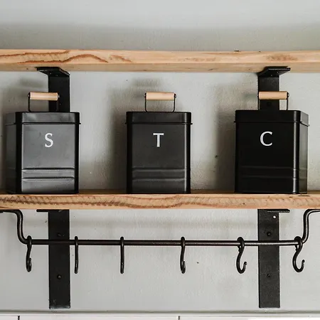 Modern 2 Bedroom House With Parking *