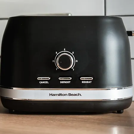 Modern 2 Bedroom House With Parking Ferienhaus *