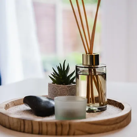 Modern 2 Bedroom House With Parking