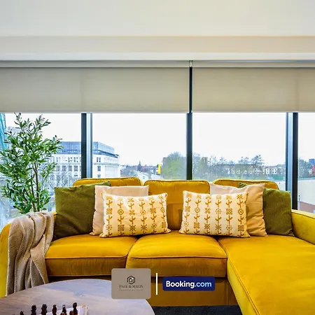 Modern 2 Bedroom By Paul & Malin Short Lets & Serviced Stretford With Free Parking & Gym Access Apartment