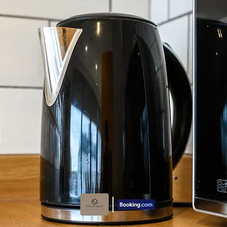 Salford Centre Flat By Paul & Malin Short Term Agency Mediacityuk & Stadium Nearby Appartamento