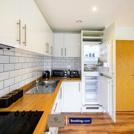 2br Family-friendly Apartment, Sleeps 4 By Paul & Malin Short Term Lets Salford Apartamento