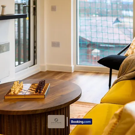 Modern 2 Bedroom By Paul & Malin Short Lets & Serviced Stretford With Free Parking & Gym Access Apartment