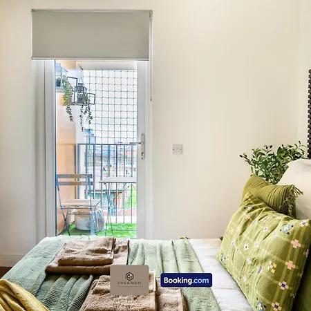 Modern 2 Bedroom By Paul & Malin Short Lets & Serviced Stretford With Free Parking & Gym Access Apartamento Mánchester